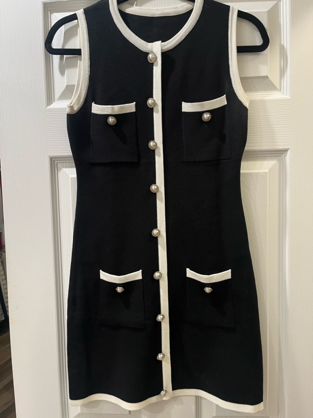 Commense Black & White Pearl-Button Sleeveless Mini Dress - Picture 2 of 4